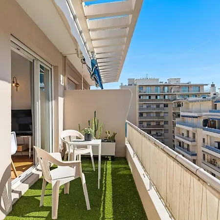 Centre Dernier Etage 2 Pieces * Antibes